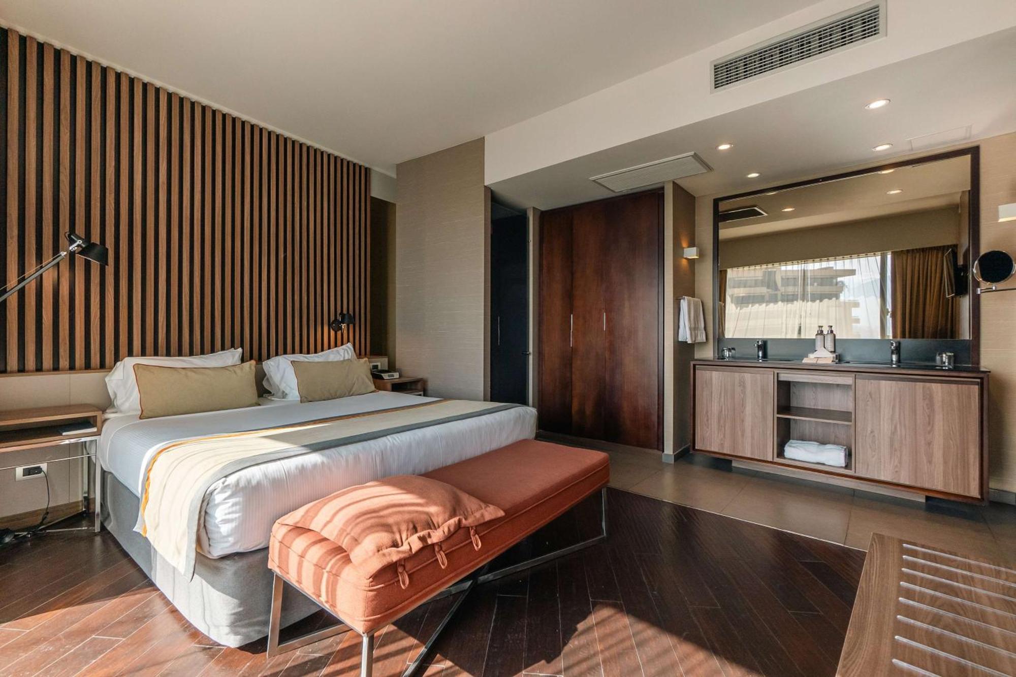 Doubletree By Hilton Santiago Kennedy, Chile Hotell Exteriör bild