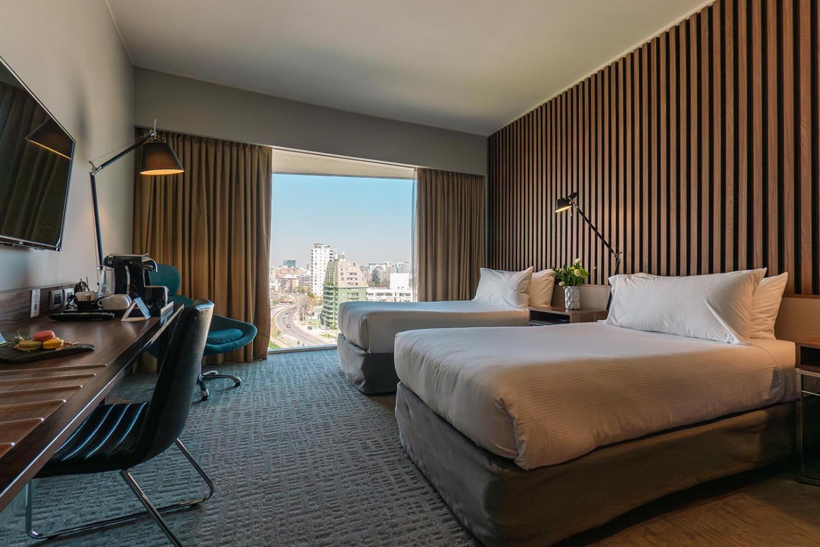 Doubletree By Hilton Santiago Kennedy, Chile Hotell Exteriör bild