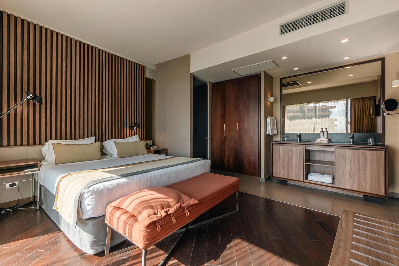 Doubletree By Hilton Santiago Kennedy, Chile Hotell Exteriör bild