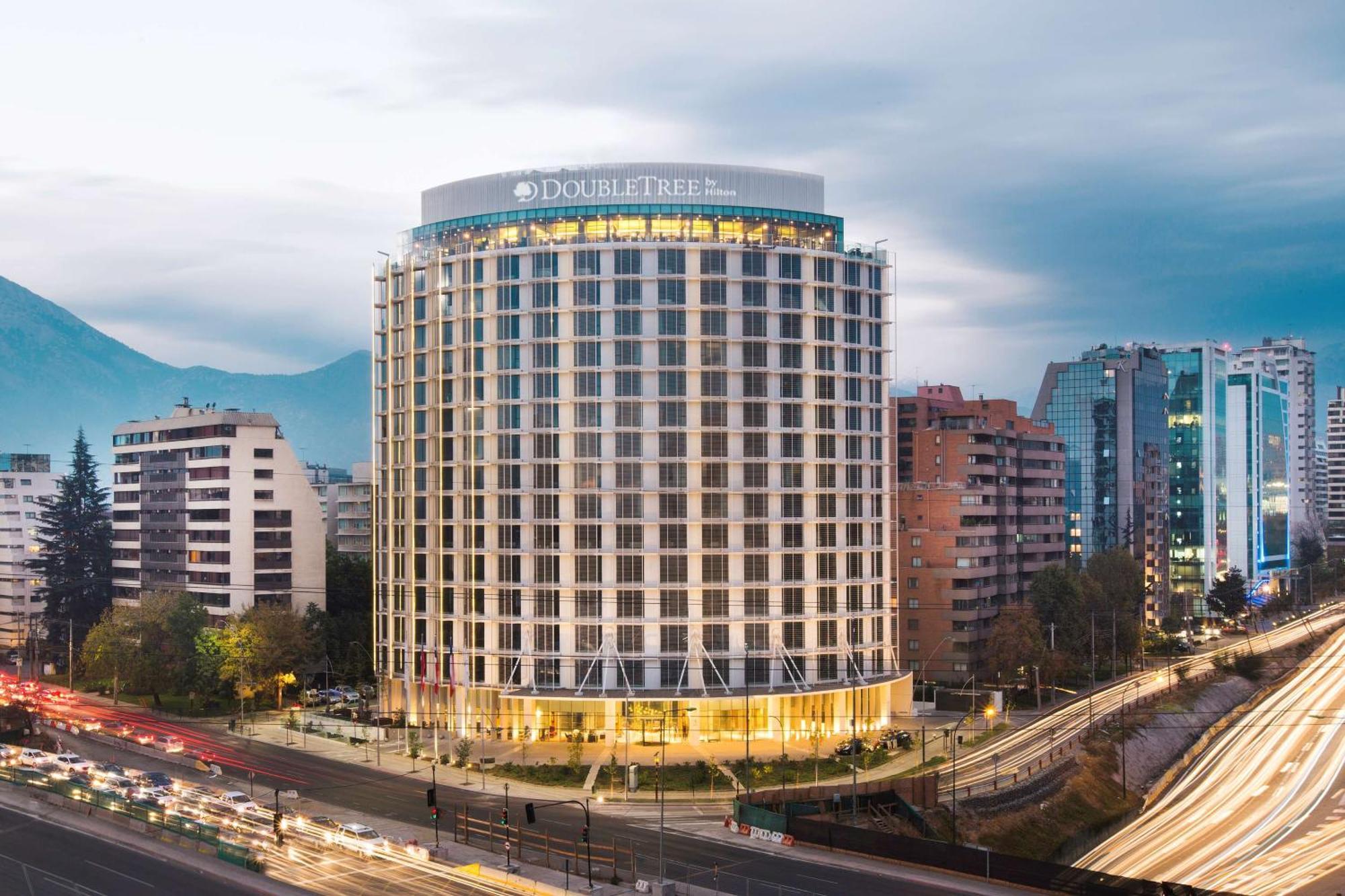 Doubletree By Hilton Santiago Kennedy, Chile Hotell Exteriör bild